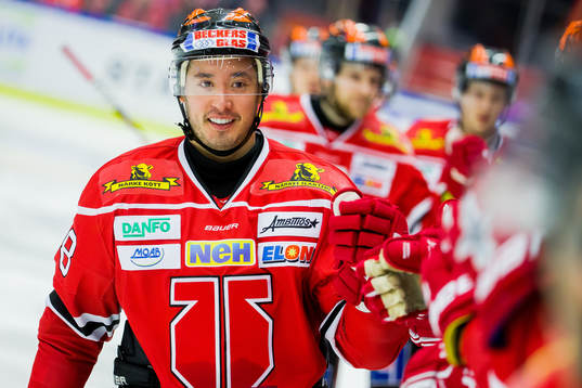 Örebros Victor Bartley jublar
