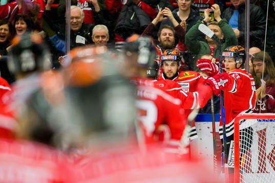 Örebros Daniel Viksten jublar