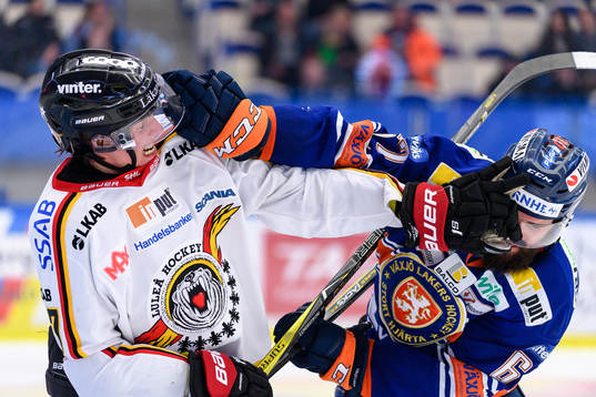 Gruff mellan Luleås Isac Lundeström och Växjös Linus