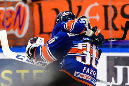 Växjös Eric Martinsson och Växjös målvakt Viktor Fasth