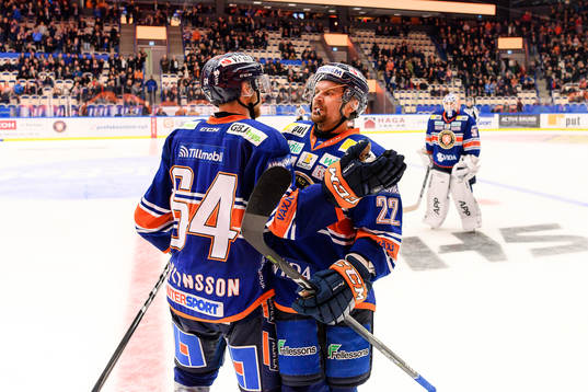 Växjös Eric Martinsson och Janne Pesonen jublar