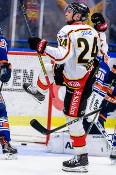 Luleås Johan Harju jublar
