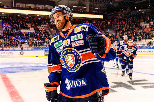 Växjös Andrew Calof jublar
