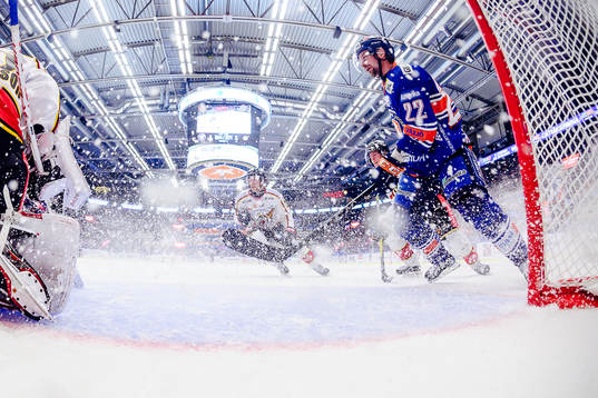 Växjös Janne Pesonen oroar vid Luleås mål