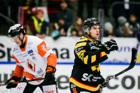Skellefteås Emil Djuse jublar