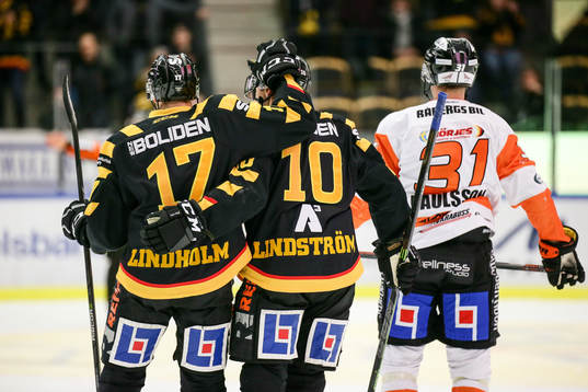 Skellefteås Pär Lindholm och Joakim Lindström jublar