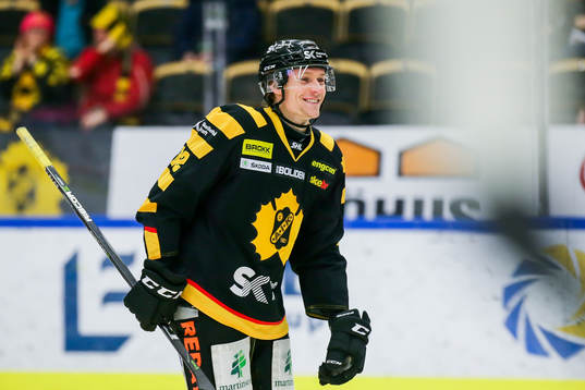Skellefteås Jesper Olofsson jublar