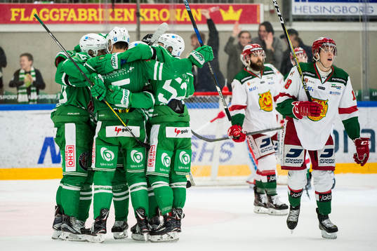 Rögles spelare jublar