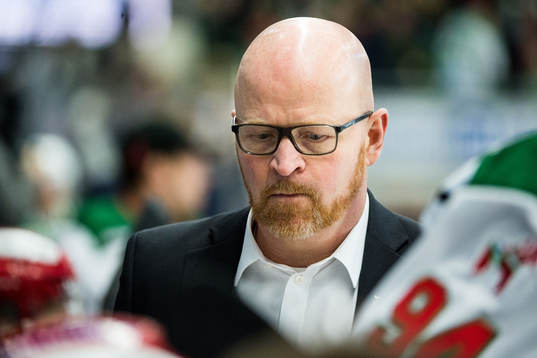 Moras tränare Johan Rosén deppar
