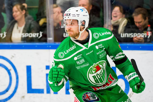 Rögles Linus Sandin jublar