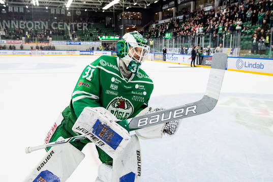 Rögles målvakt Ville Kolppanen jublar