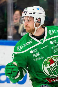 Rögles Linus Sandin jublar