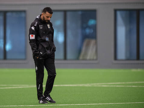 Tränare Poya Asbaghi