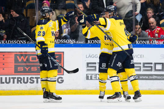 s David Ullström, Bill Sweatt och Victor Ejdsell jublar