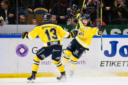 s Oscar Sundh och Erik Andersson jublar