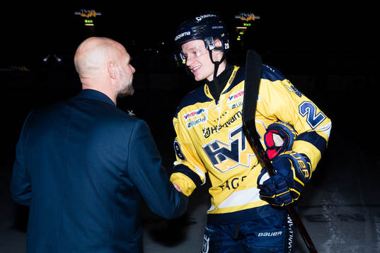 s general manager Peter Ekelund hyllar HV71:s Anton
