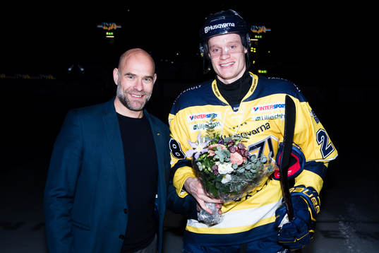 s general manager Peter Ekelund hyllar HV71:s Anton