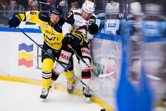 s  Christoffer Persson  tacklar Malmö Redhawks Christoffer