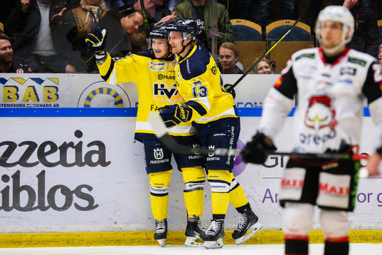 s Erik Andersson och Oscar Sundh jublar