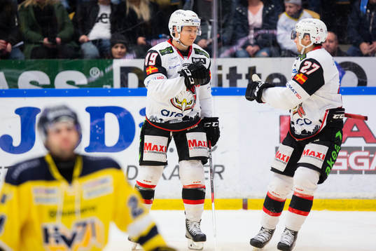 Malmö Redhawks Rhett Rakhshani och Daniel Zaar jublar