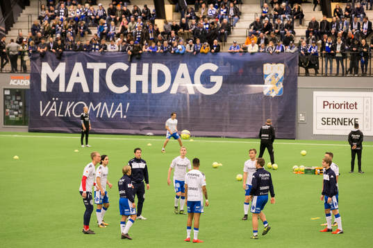 IFK Göteborg värmer upp innan en träningsmatch i fotboll
