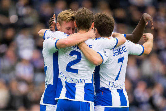 IFK Göteborgs Emil Salomonsson jublarmed lagkamrater