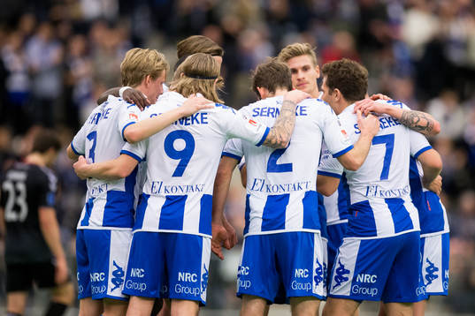 IFK Göteborgs Emil Salomonsson jublarmed lagkamrater