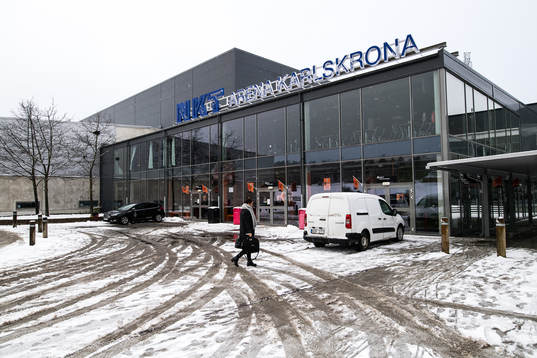 NKT arena utvändigt med snö