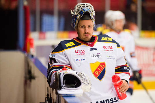 Djurgårdens målvakt Joacim Eriksson före ishockeymatchen