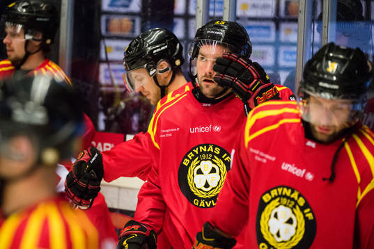 Brynäs Simon Bertilsson före ishockeymatchen i SHL mellan