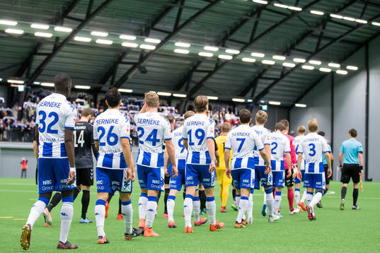 IFK Göteborg på väg in till en träningsmatch i fotboll