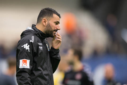 IFK Göteborgs tränare Poya Asbaghi deppar