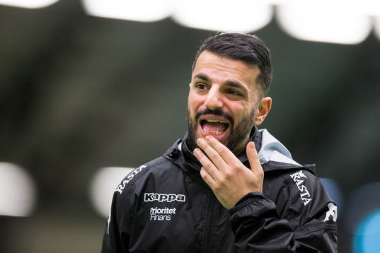 IFK Göteborgs tränare Poya Asbaghi deppar