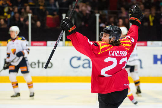 Brynäs Lucas Carlsson jublar