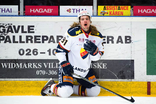 Djurgårdens Axel Jonsson Fjällby har ont