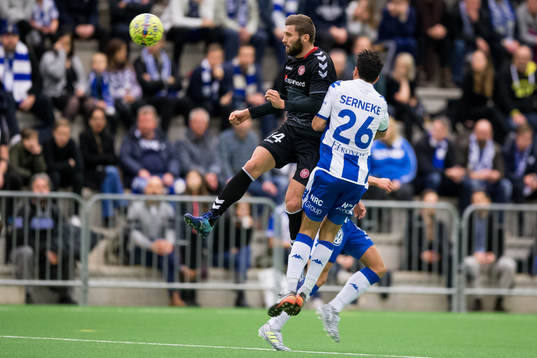 Ålborgs Pavol Safranko vinner en nickduell med IFK