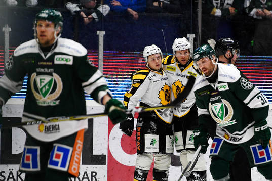 Skellefteås Tim Söderlund och Michael Kostka jublar