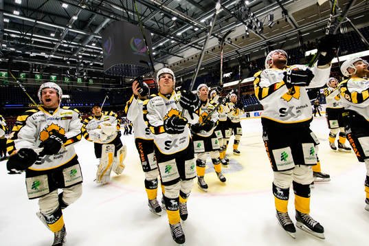 Skellefteås spelare tackar publiken