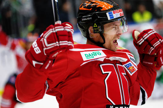 Örebros Kalle Olsson jublar