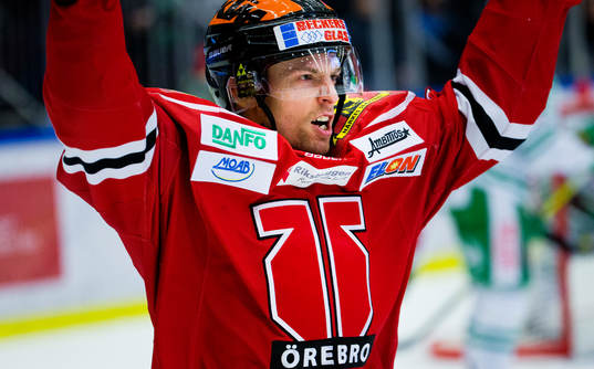 Örebros Kalle Olsson jublar vid 2-1