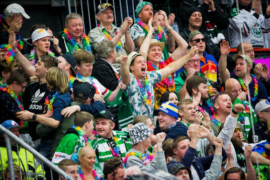 Röglefansen jublar vid 2-2