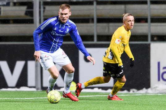 Sarpsborgs Jonas Taam med Elfsborgs Jesper Karlsson i