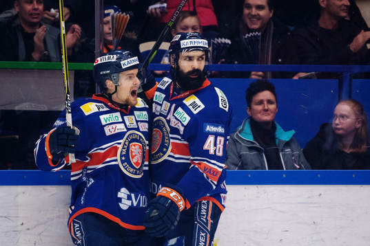 Växjös Brendan Shinnimin och Daniel Rahimi jublar