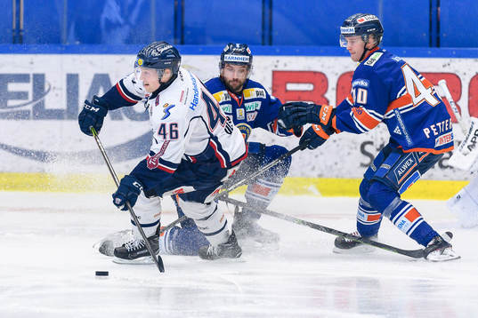 Linköpings Mathis Olimb och Växjös Noah Welch  och Elias