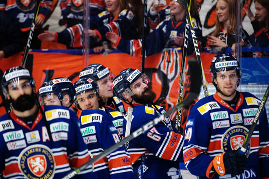 Växjös Linus Fröberg och lagkamrater jublar