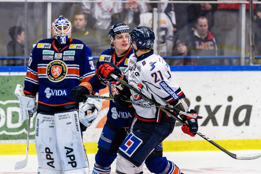 Gruff mellan Växjös Oliver Bohm och Linköpings Emil