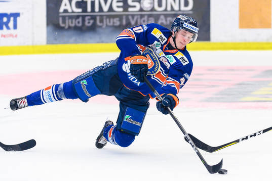 Växjös Elias Pettersson faller