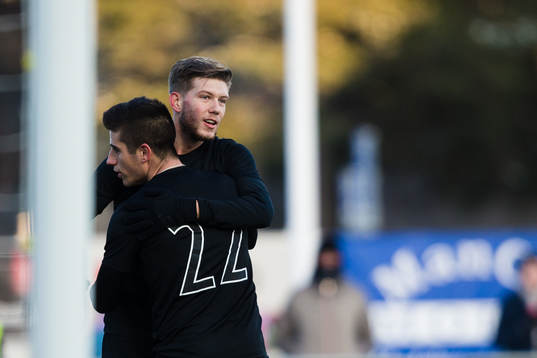 s Nicolas Marcelo Stefanelli jublar med Anton Salétros