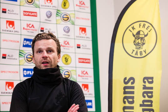 s assisterande tränare Bartosz Grzelak