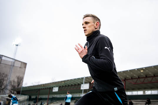 Malmö FFs Sören Rieks värmer upp